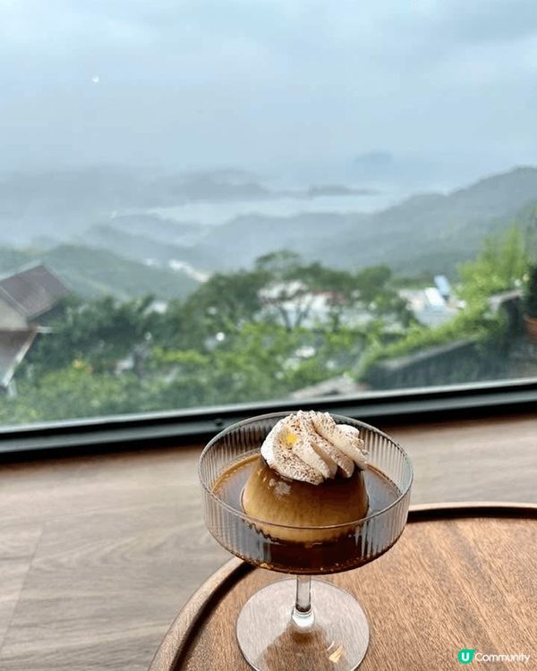 台北甜點，一個是在台北大安區「美好年代」舒芙蕾，份量好大，味...