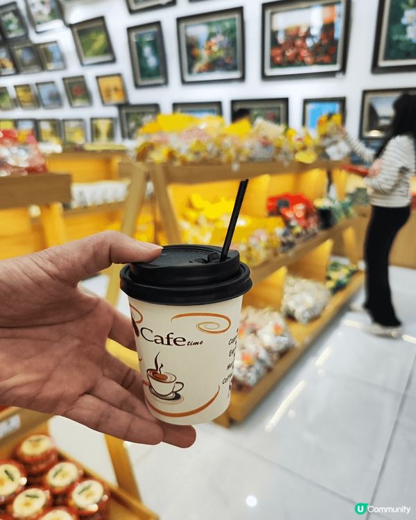 好喜歡喝咖啡及茶類，也好喜歡到處去試，而且不只是香港，也會到...