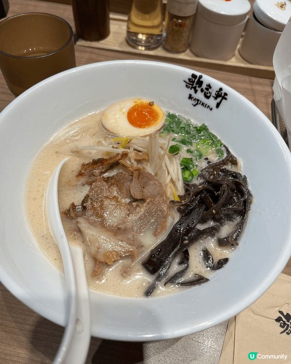 湯底鮮，拉麵煙煙韌韌，套餐配炸雞，三色腸，性價比高，超級抵食...