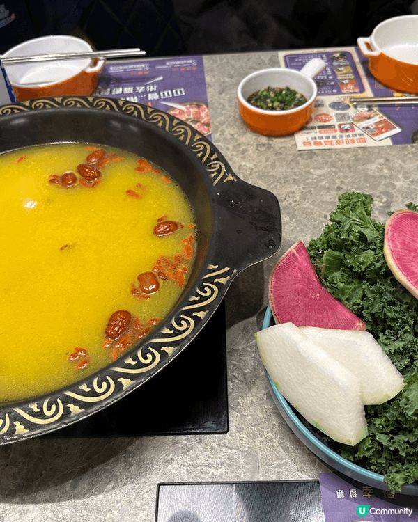 牛站午市牛肉火鍋放題，記得要網上訂坐，可以任食4小時，仲有甜...