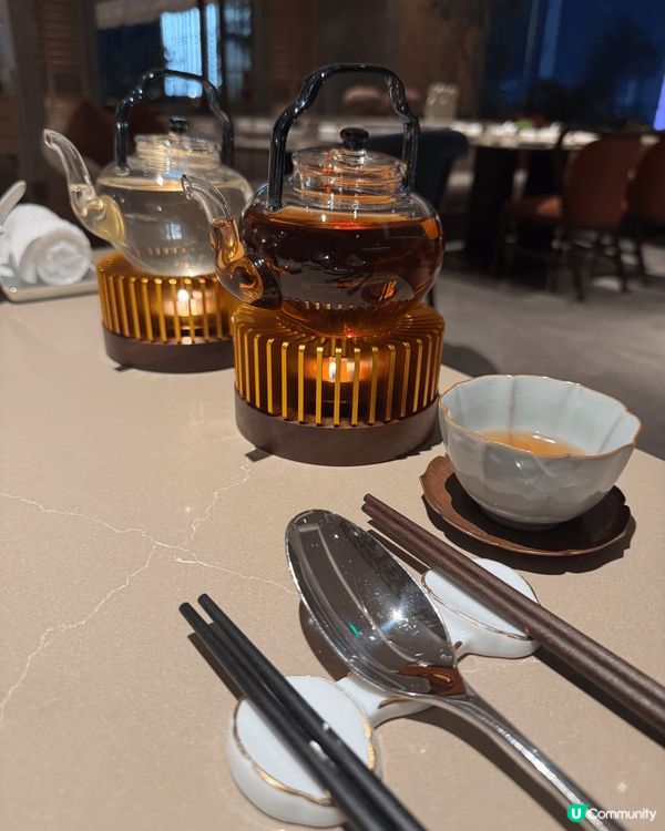 今晚繁星滿天，來到深圳這間高級中餐廳，在美景下，品嚐海蜇頭，...