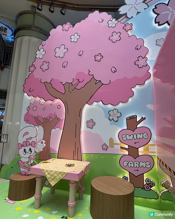 馬鞍山廣場粉紅繁花夢幻花園，以櫻花林及紫色的薰衣草圍着時尚有...