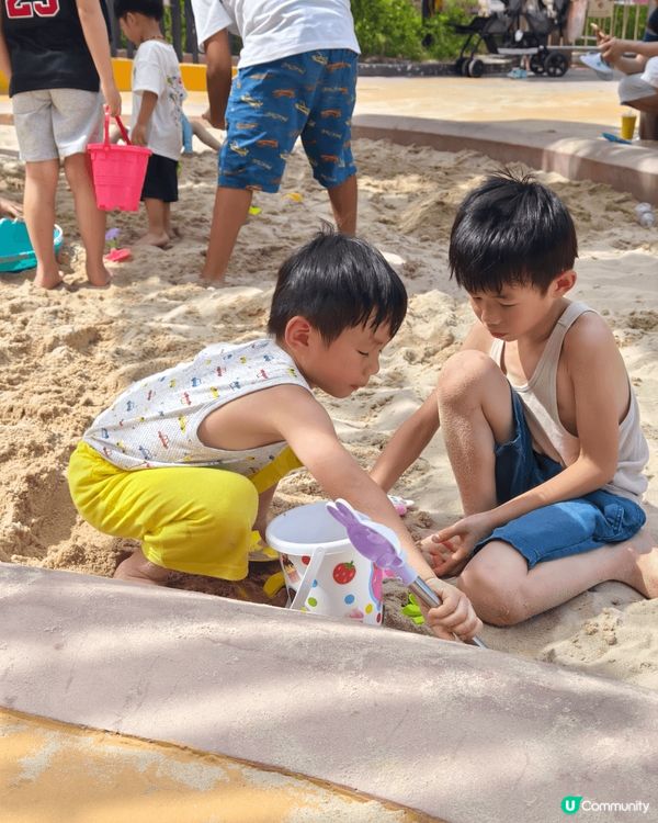 呢到就係小朋友好鍾意既深水埗公園，有沙池、長長的滑梯，仲有得...