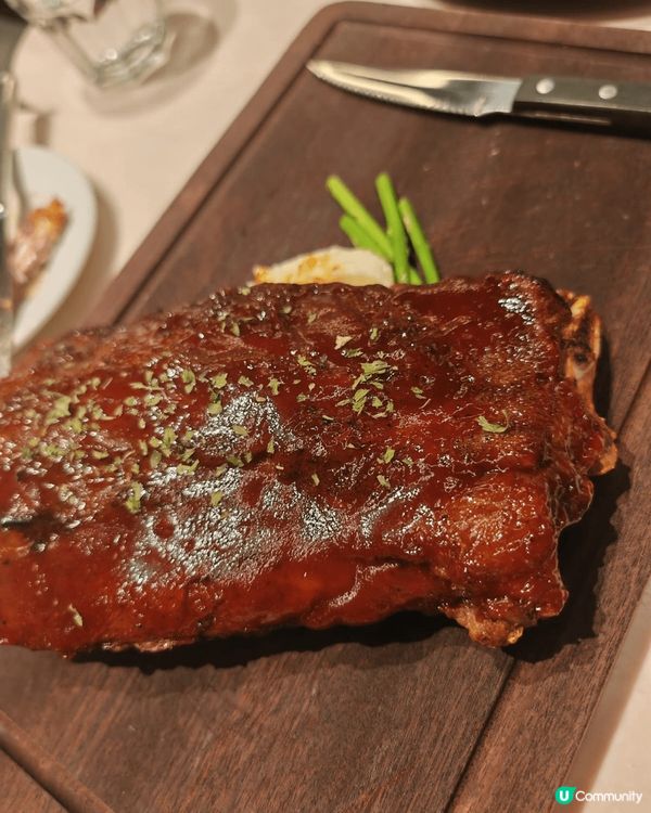 芒果造型蛋糕：斑蘭蛋糕分三層，有軟滑椰汁糕，香甜芒果肉，再配...