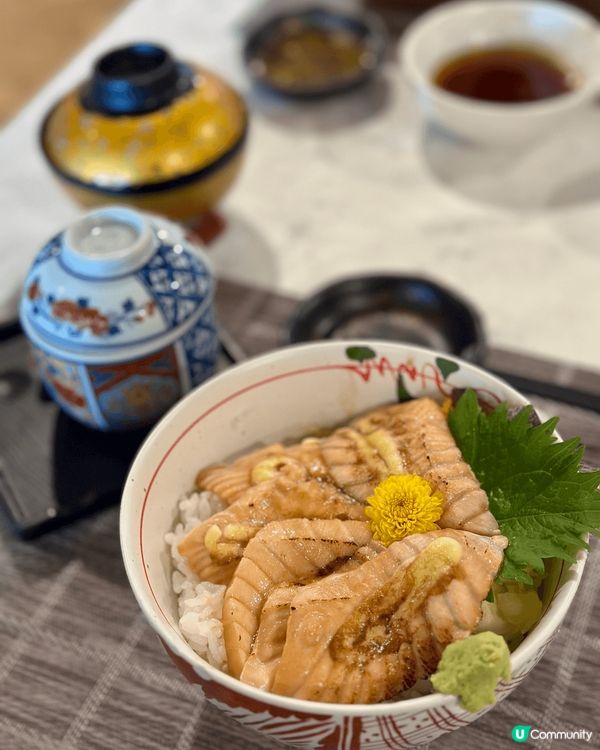 我哋去咗位於靚靚海景旁邊嘅高質日式料理餐廳「賀天」食嘢🍱 ，...
