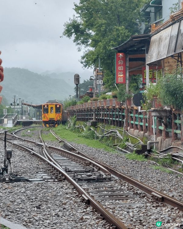 #我想帶走成箱FULLBODY,同家人到十分放天燈，在天燈上...