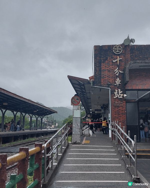 #我想帶走成箱FULLBODY,同家人到十分放天燈，在天燈上...