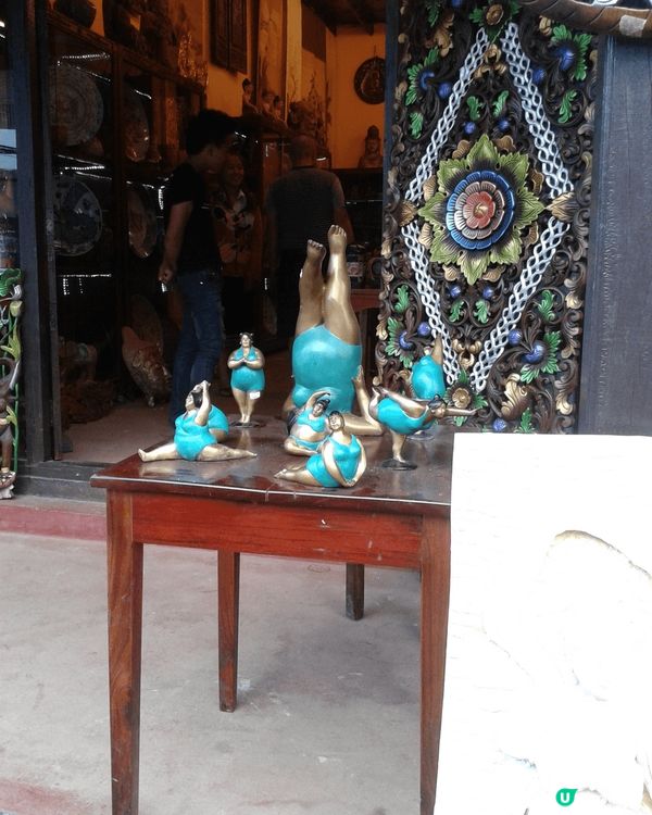 我同家人去過的老過(寮國)，一個很特别的地方，好像泰國，又像...