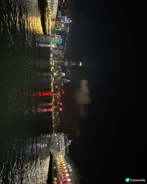 每次經過睇到香港維港嘅夜境都必會比佢吸引停低影張相～～^^