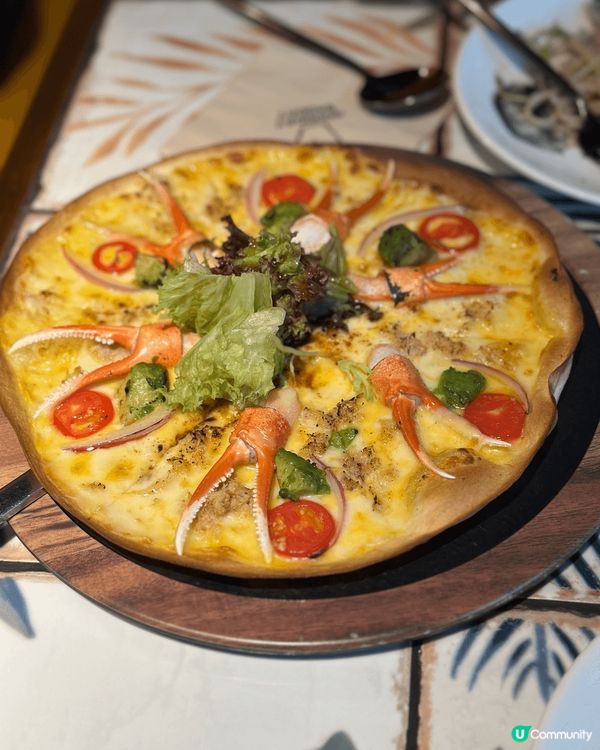邪惡而美味嘅鹹蛋蟹肉pizza，加埋濃郁黑松露意粉，配上澀澀...