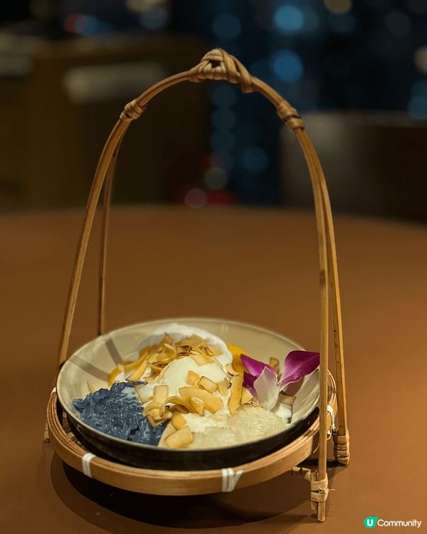 搵到間環境靚又好食嘅泰國餐廳，位於北角維港凱悅尚萃酒店嘅Cr...