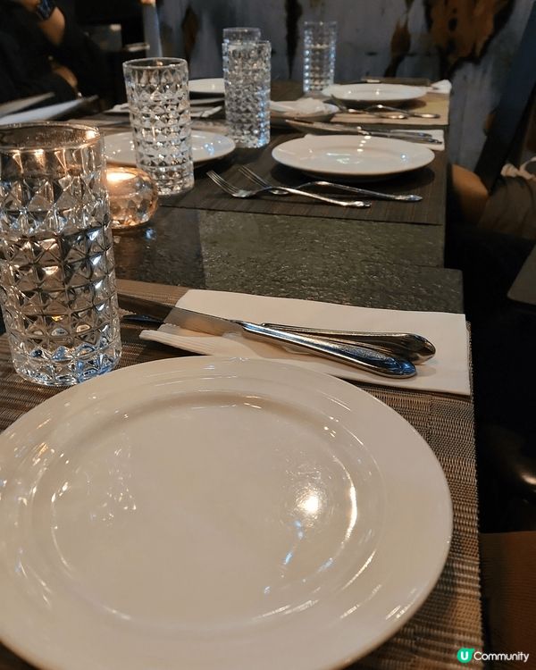 旺角高級酒吧餐廳Sky726 ，餐廳位於25樓頂層，有落地玻...