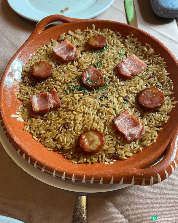 乳豬飯香脆，肥瘦均勻，配上薯片。鴨肉飯非常香口，讓人一試難忘...