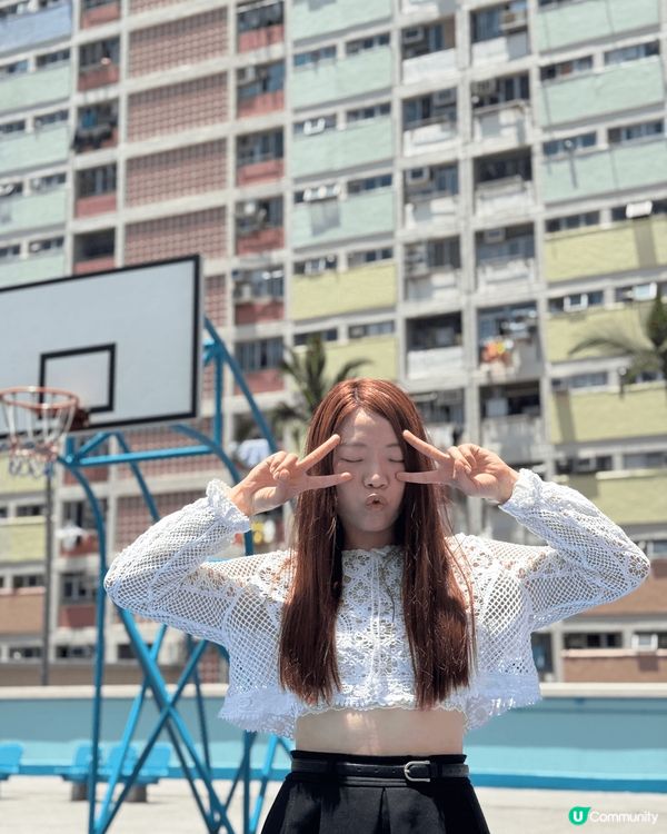 同家人去過彩虹邨打卡！呢個籃球場同樓宇嘅色彩都好繽紛，好適合...