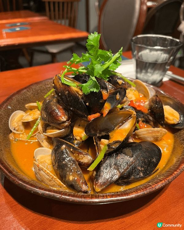 日式西餐料理，可愛的熊仔，被蛋蓋上了被子，小孩看得開心，食物...