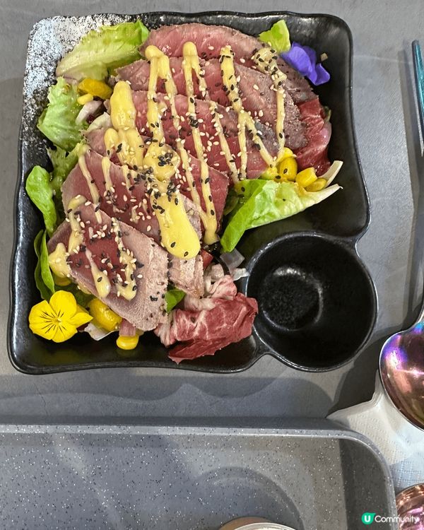 搵到呢一間小巷嘅poke bowl 小店。有驚喜同埋好味道。...