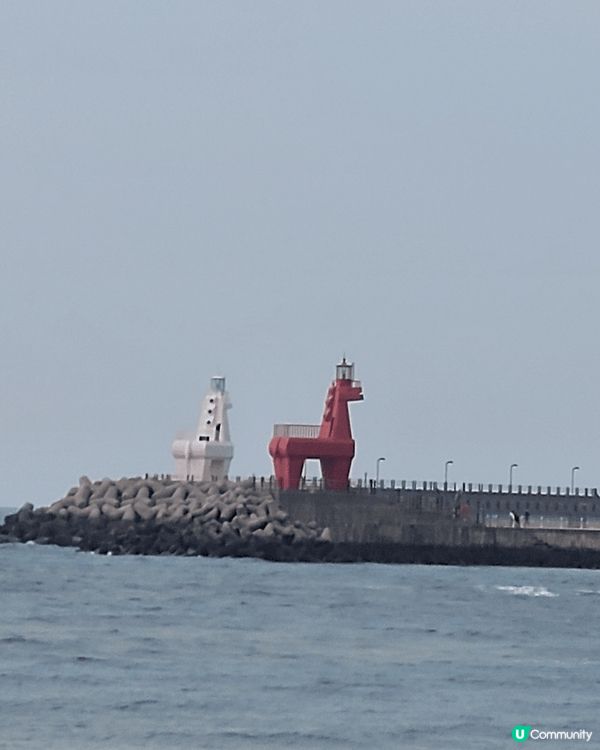 濟州島係韓國一個好受歡迎嘅旅遊勝地！呢度有靚嘅海灘、美麗嘅山...