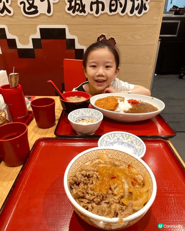 非常推薦去sukiya享用牛肉飯以及咖喱飯套餐，小朋友大人都...