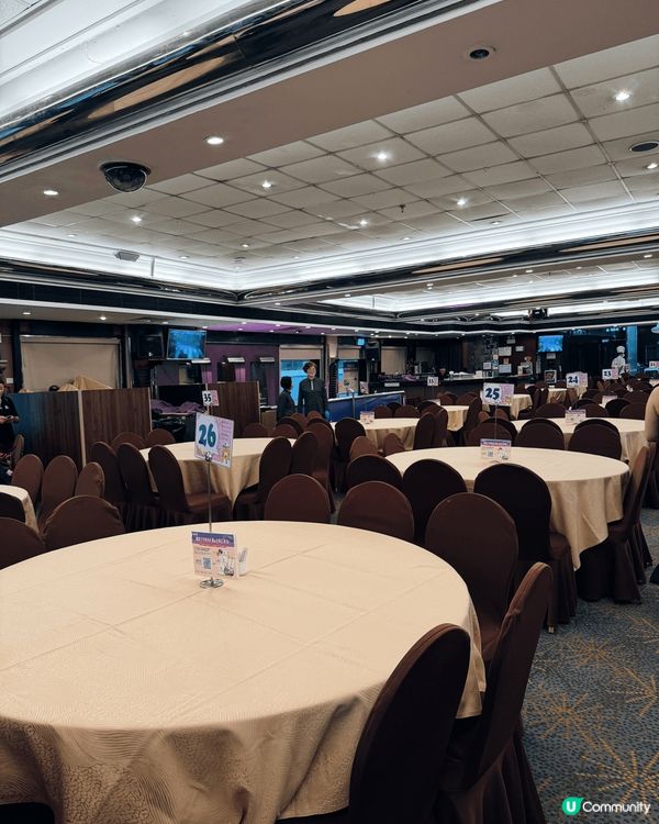 最近帶左屋企人去〔洋紫荊維港遊〕，上船睇香港夜景🌃+食自助晚...