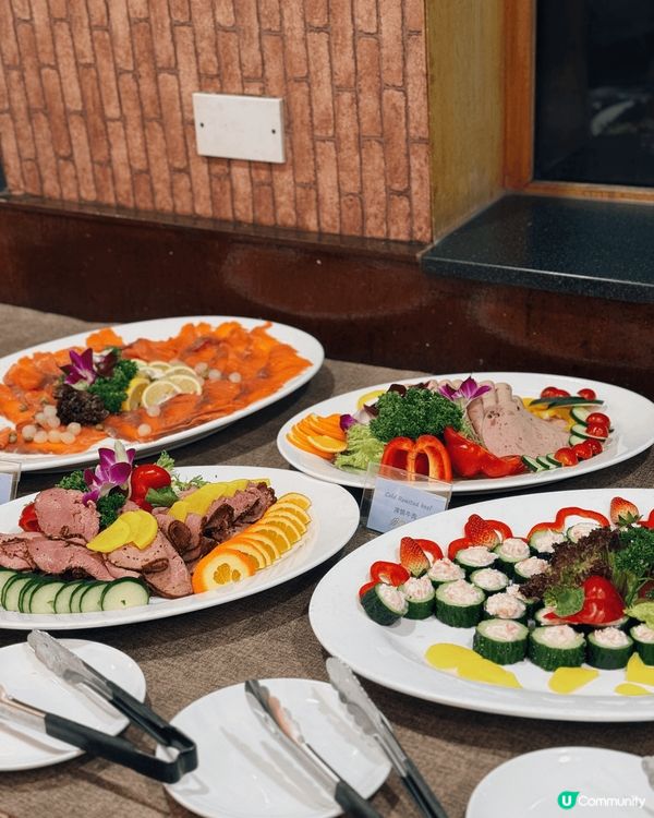 最近帶左屋企人去〔洋紫荊維港遊〕，上船睇香港夜景🌃+食自助晚...