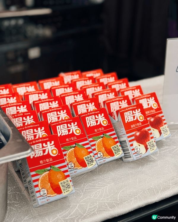 最近帶左屋企人去〔洋紫荊維港遊〕，上船睇香港夜景🌃+食自助晚...