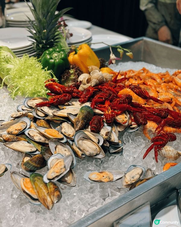最近帶左屋企人去〔洋紫荊維港遊〕，上船睇香港夜景🌃+食自助晚...