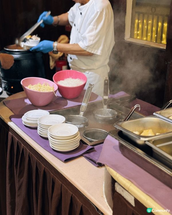 最近帶左屋企人去〔洋紫荊維港遊〕，上船睇香港夜景🌃+食自助晚...