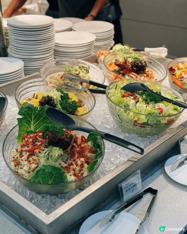 最近帶左屋企人去〔洋紫荊維港遊〕，上船睇香港夜景🌃+食自助晚...