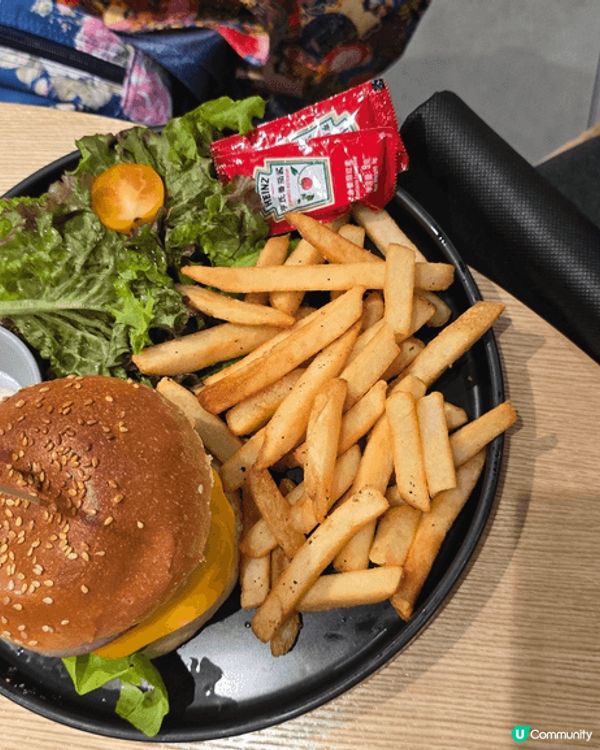 簡潔的布置，簡單的食材，味道不錯，地點更是方便，這是旺角朗豪...