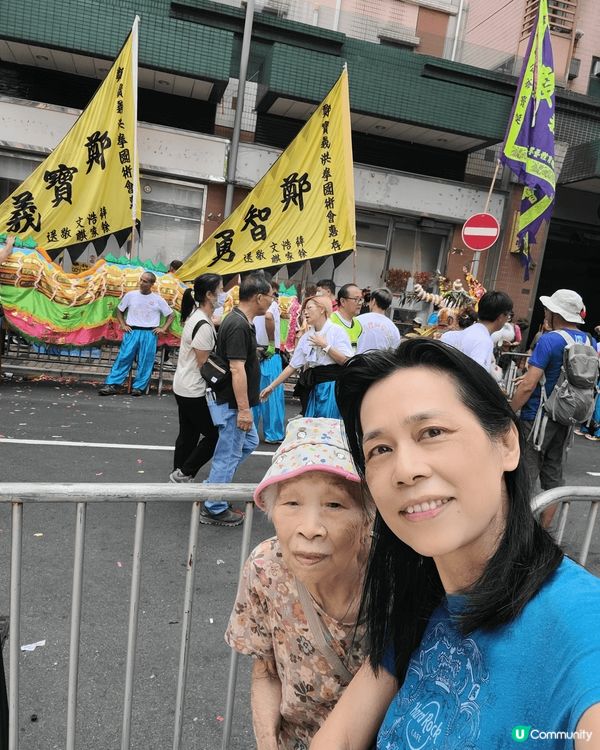 佛誕同媽媽 去睇 舞獅 遊行 順便到 廟宇 祈福 祈求媽媽長...