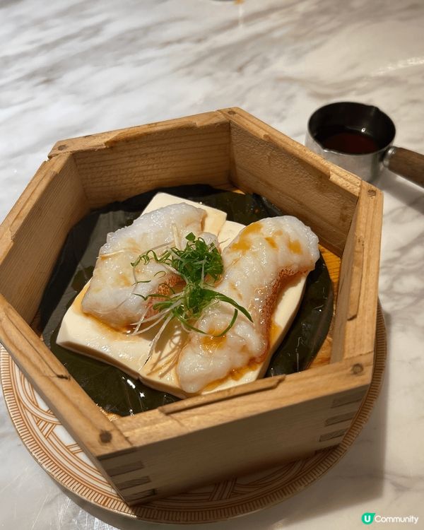 呢間位於尖沙咀海港城食fusion既餐廳感覺優雅高貴，佢嘅食...