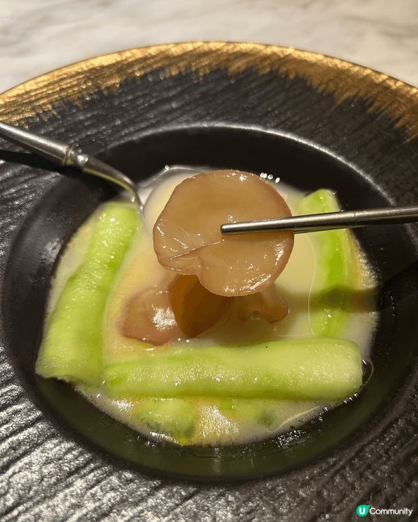 呢間位於尖沙咀海港城食fusion既餐廳感覺優雅高貴，佢嘅食...