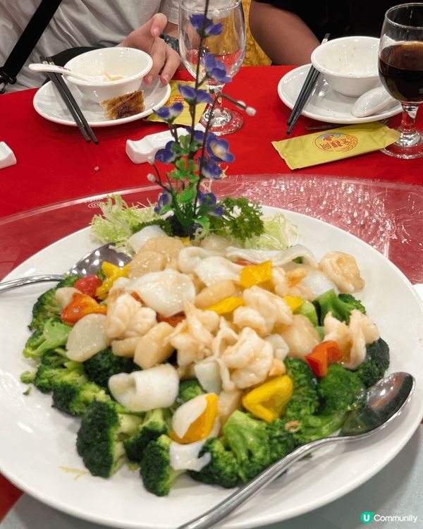 家人壽宴晚飯，主角乳豬，最正都係上湯龍蝦🦞伊麵，其他正常發揮...