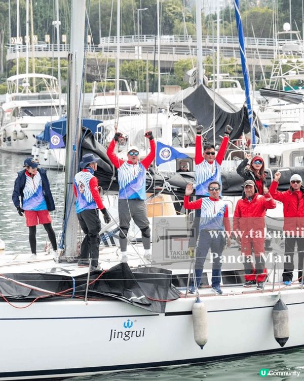與一群校友共同努力參與校友盃帆船比賽