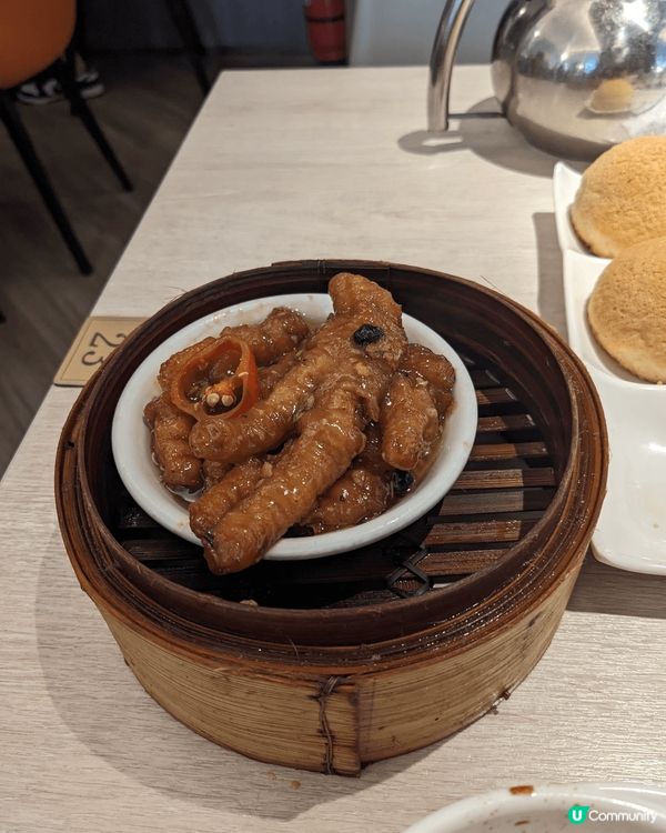 添好運飲個靚茶，食幾個點心，雪山叉燒包外脆內軟鹹甜適宜，芫茜...