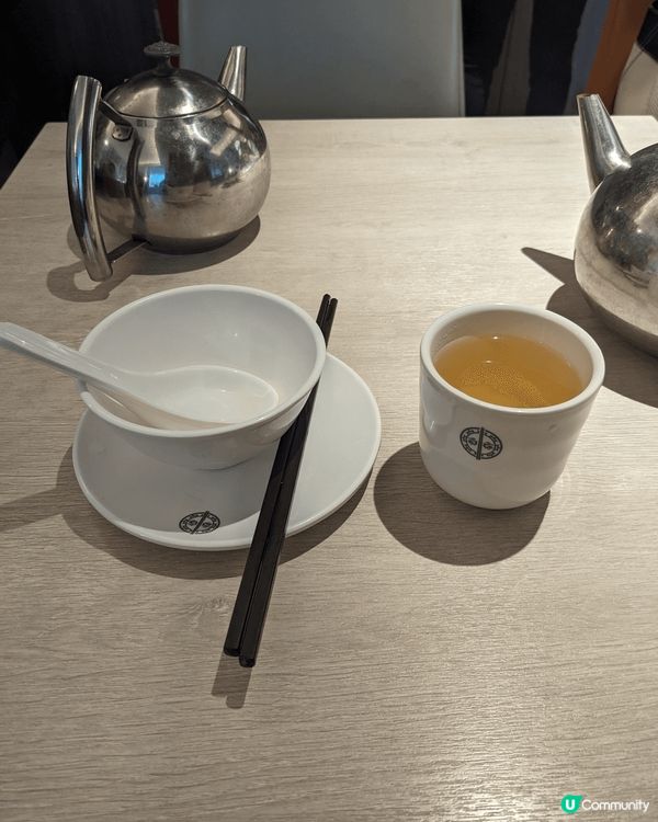 添好運飲個靚茶，食幾個點心，雪山叉燒包外脆內軟鹹甜適宜，芫茜...