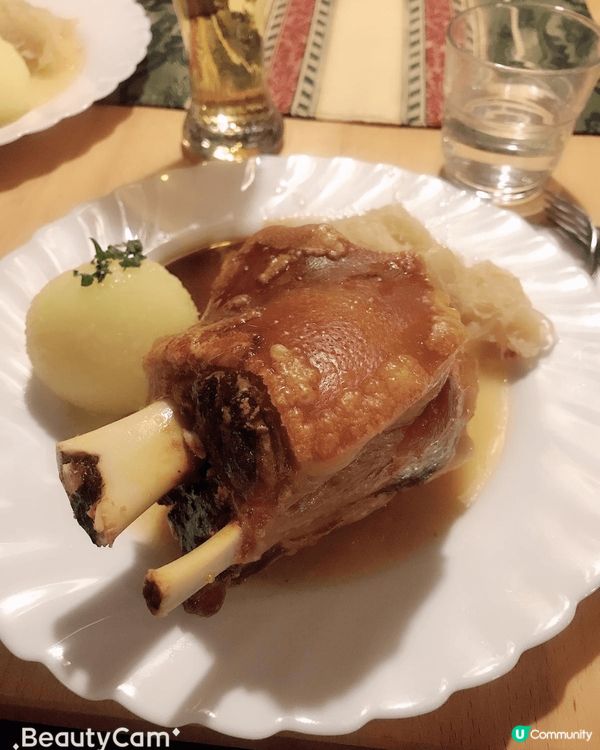 中西美食😋個德國豬手，個皮非常脆啲肉好Juicy👍😋