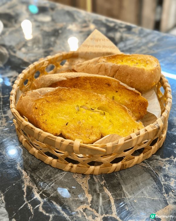 呢間泰式餐廳個咖喱蟹套餐真係大件夾抵食👍🏻餐廳氛圍感滿滿，好...