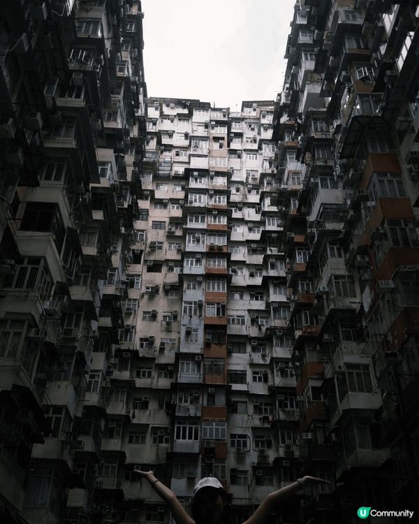 作為香港本地遊的經典景點，鬧市中的電車及怪獸大廈一定不可少，...