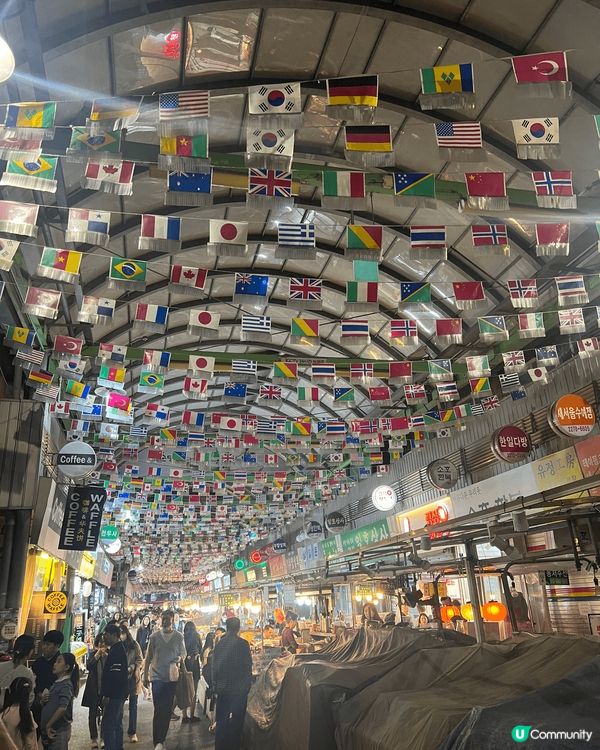 愛上首爾，夜遊清溪川，路人也像韓星般美。到訪廣藏市場、明洞等...