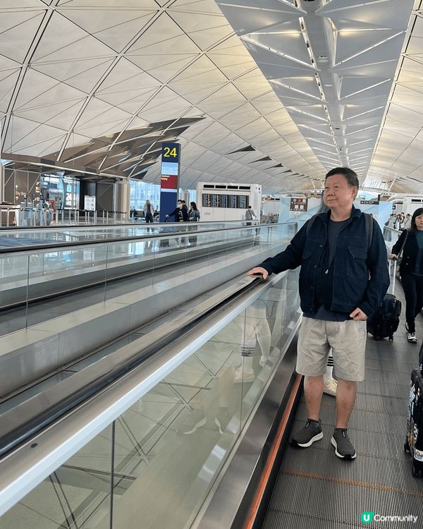 香港國際機場，一家人出發去台灣旅行，第一次帶80歲既父親搭飛...