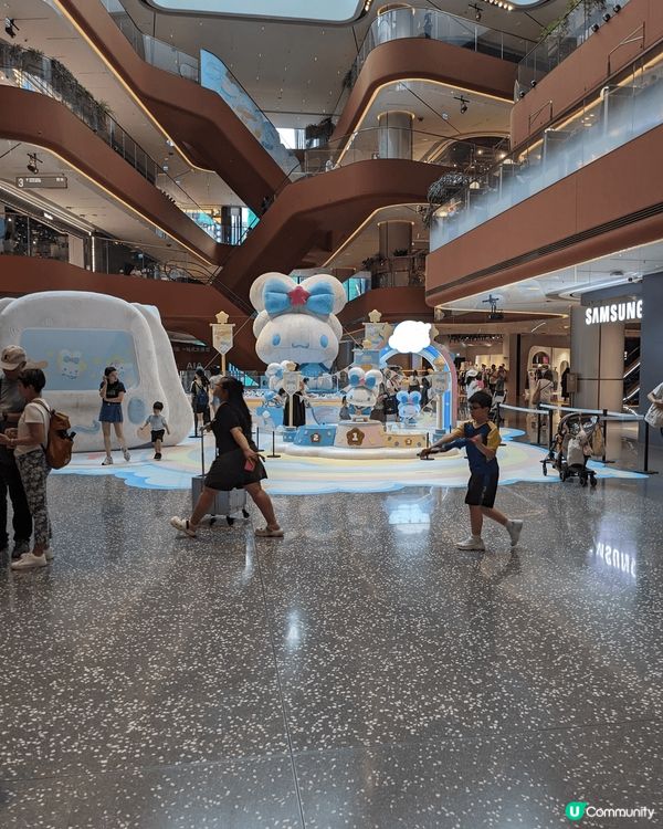 啟德Airside有超大隻既肉桂狗公仔，仲有部玉桂狗bus,...