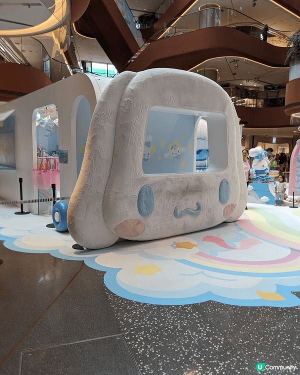 啟德Airside有超大隻既肉桂狗公仔，仲有部玉桂狗bus,...