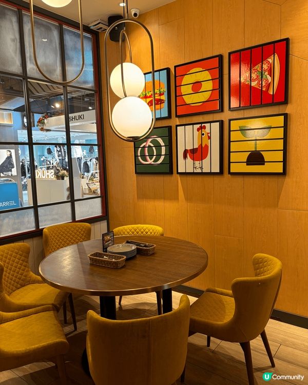 朋友生日，去了Pizza Maru，餐廳環境舒適，餐牌上有四...