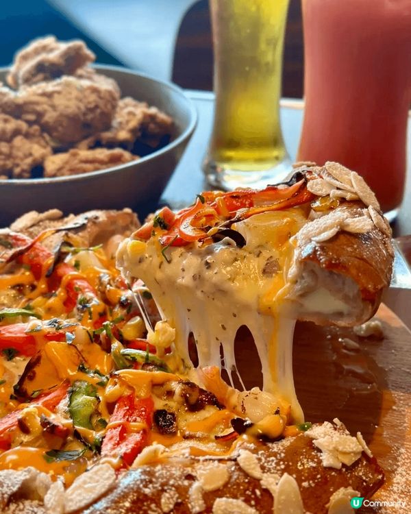 朋友生日，去了Pizza Maru，餐廳環境舒適，餐牌上有四...