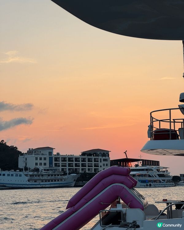 三亞沙灘的海邊很美麗 我好鍾意玩水
