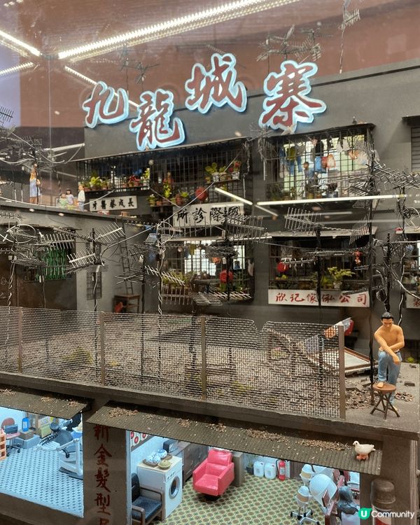 位於山頂凌霄閣嘅細看香港微型藝術展，展出至23/6就完啦，把...