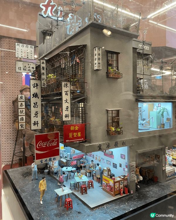 位於山頂凌霄閣嘅細看香港微型藝術展，展出至23/6就完啦，把...