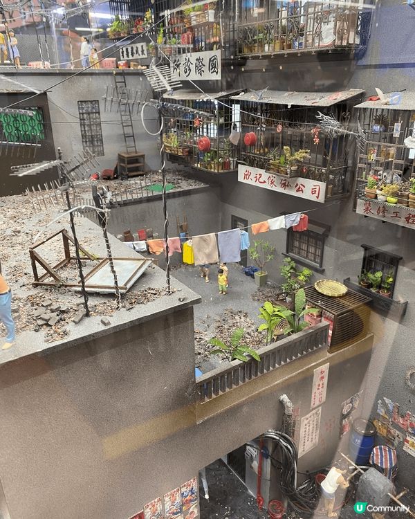 位於山頂凌霄閣嘅細看香港微型藝術展，展出至23/6就完啦，把...