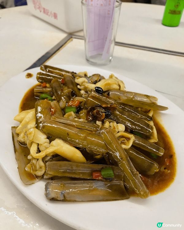🍴✨ 港式茶餐廳經典小菜！😋 香噴噴嘅椒鹽鮮魷，酥脆惹味；柱...